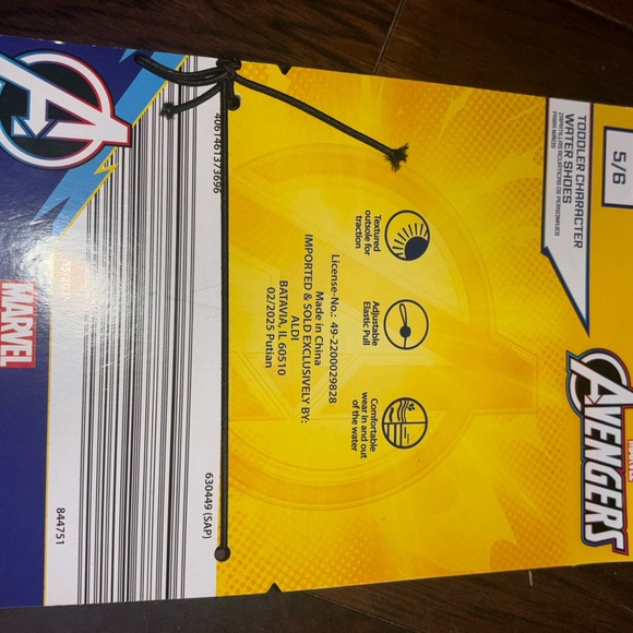 Marvel Avengers Kids Superhero water shoes unisex pool size 5 6 travel beach nwt - Picture 8 of 12